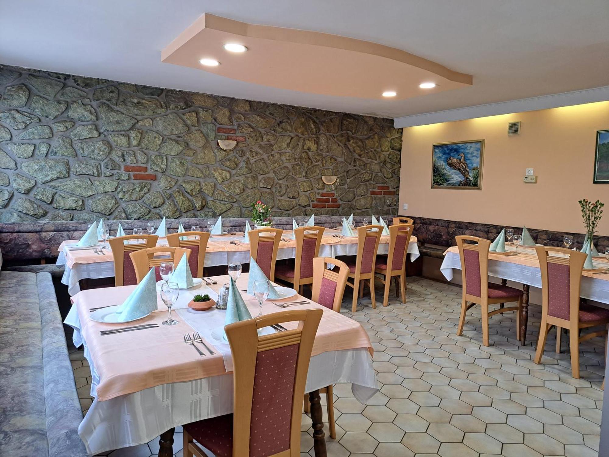 Guesthouse Zivko Dobrovce Экстерьер фото