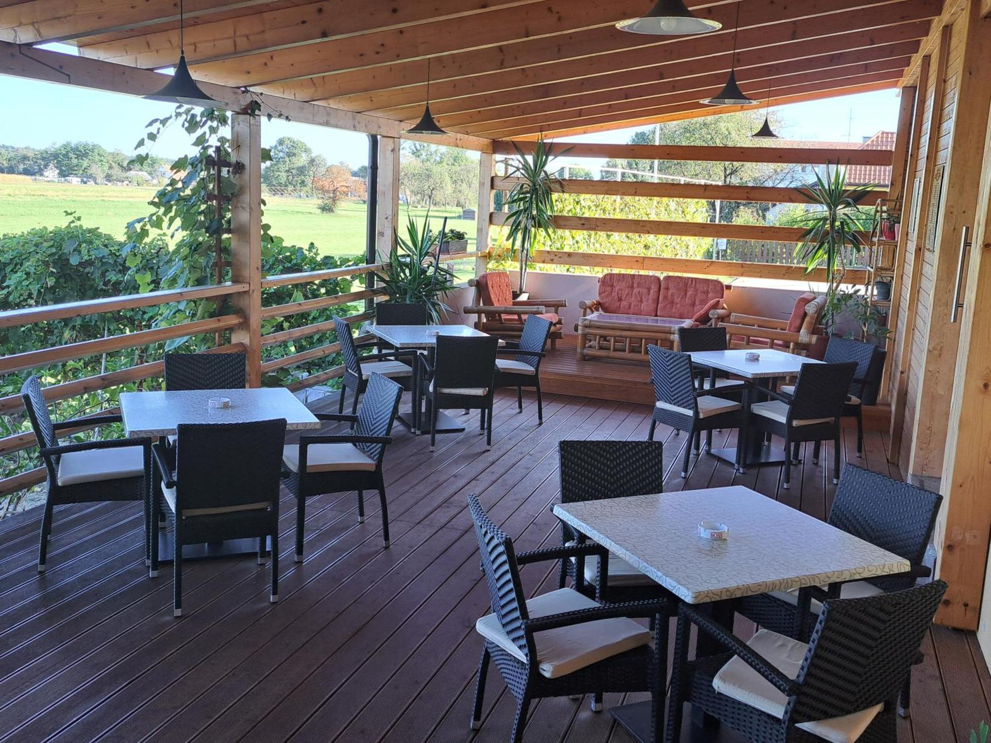 Guesthouse Zivko Dobrovce Экстерьер фото