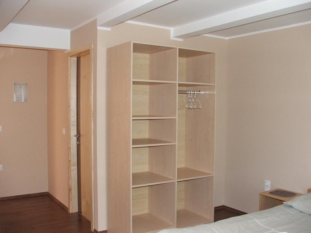 Guesthouse Zivko Dobrovce Экстерьер фото